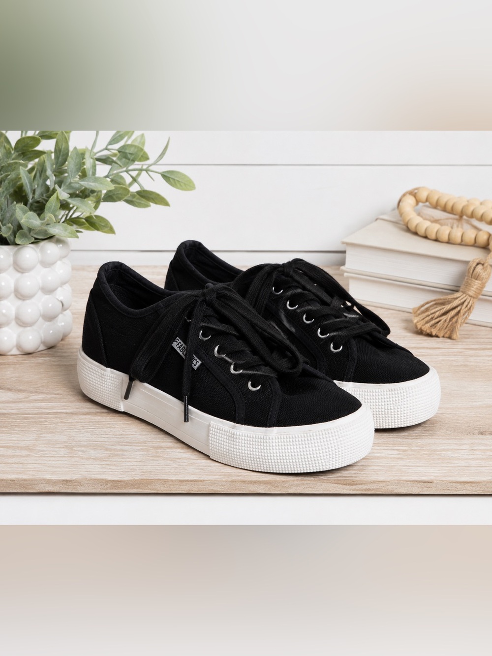 Fabletics The Platform Sneaker Black Canvas Lace-Up Shoes Size 8.5